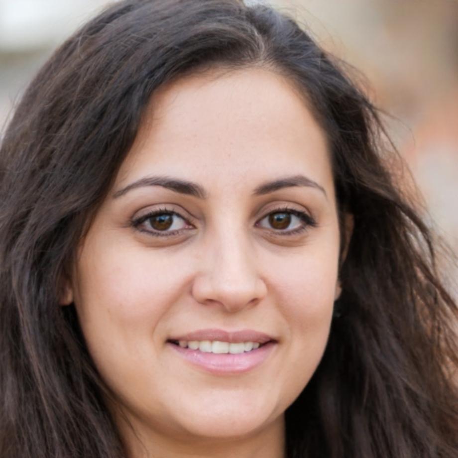 Portrait of Sienna Valkenburg, junior iOS developer